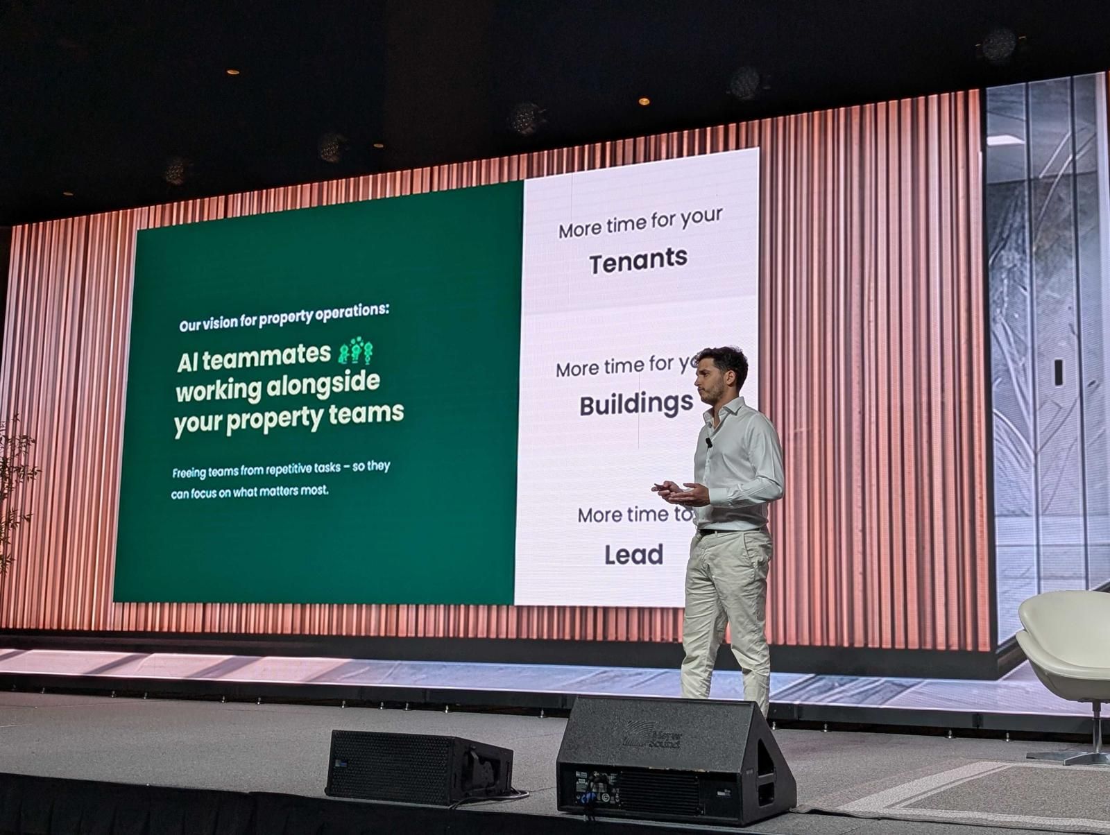 AI FOMA_Visitt on stage at Realcomm